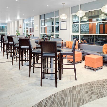 Holiday Inn Windsor - Wine Country By Ihg Екстер'єр фото